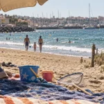 Que faire au Cap d’Agde en famille : plage Richelieu, sable et eau turquoise
